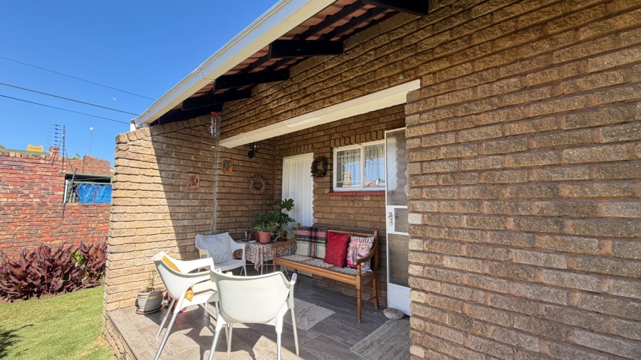 2 Bedroom Property for Sale in Miederpark North West